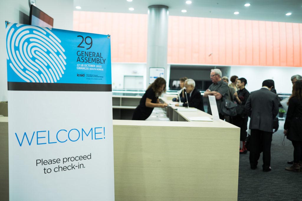 (29ª Asamblea General del ICSID, Gwangju (Corea del Sur), celebrada los días 17 y 18 de octubre de 2015. Photo by Greg Samborski. Fuente: https://wdo.org/programmes/world-design-assembly/29th-general-assembly-photo-gallery/)